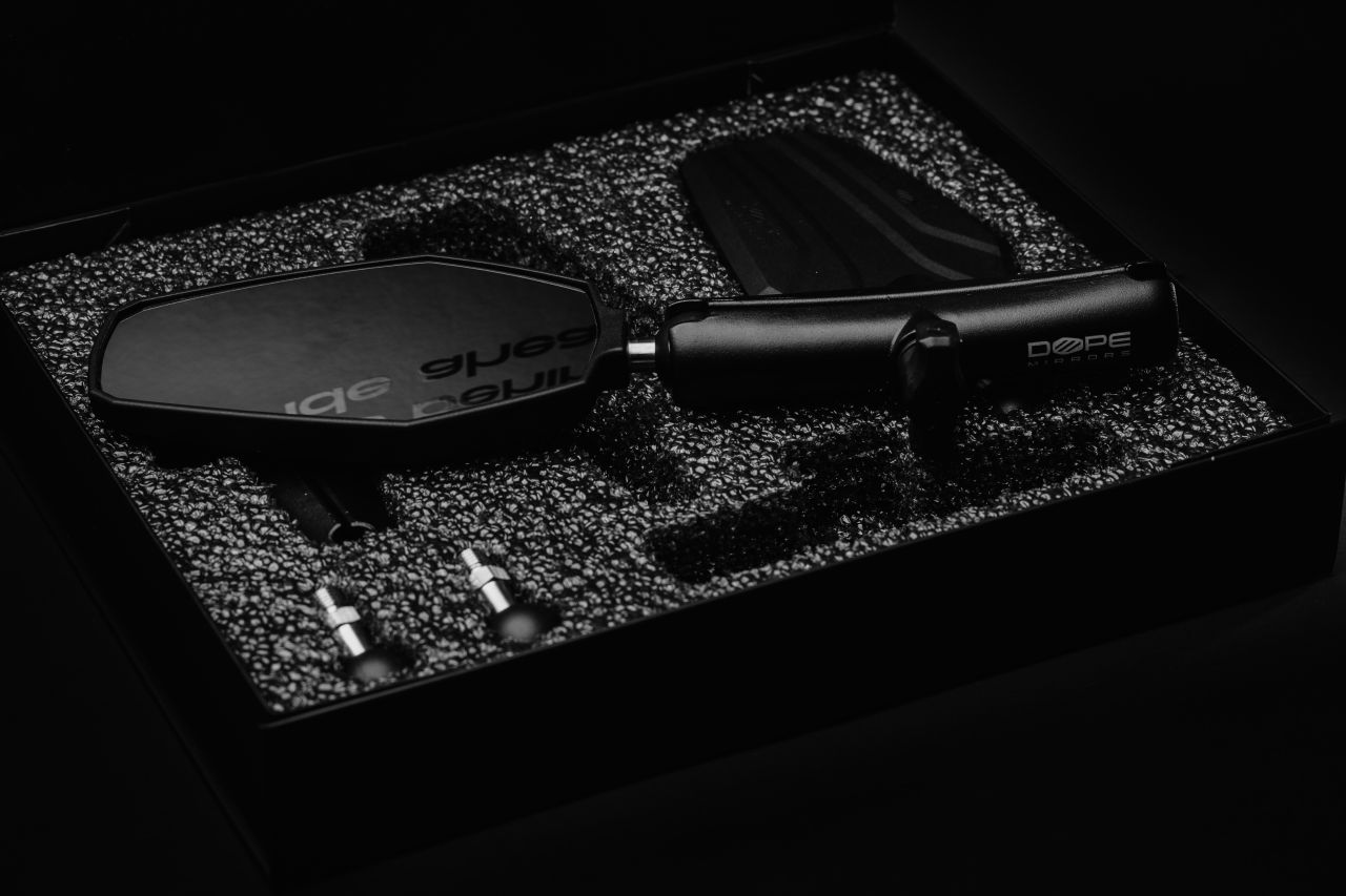 Dope Mirrors - Utcán használható tükör kalandotorosoknak